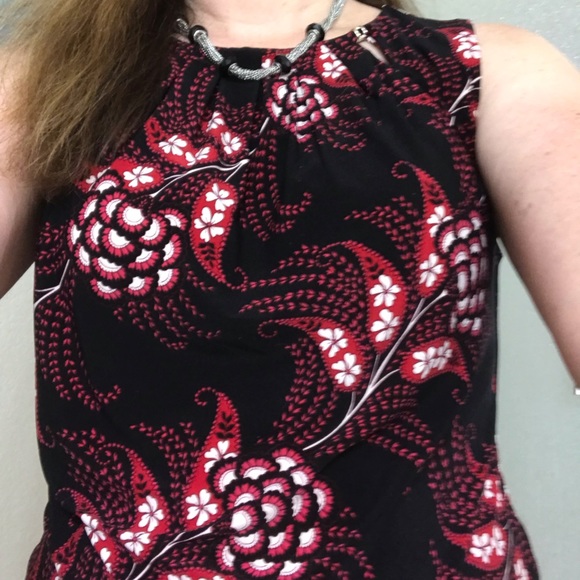 Red, white and Black top - Picture 2 of 3